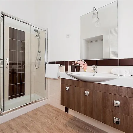 Friendly Rentals Amour *