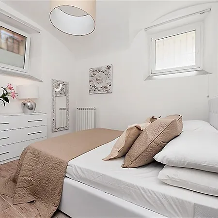 Friendly Rentals Amour Apartment